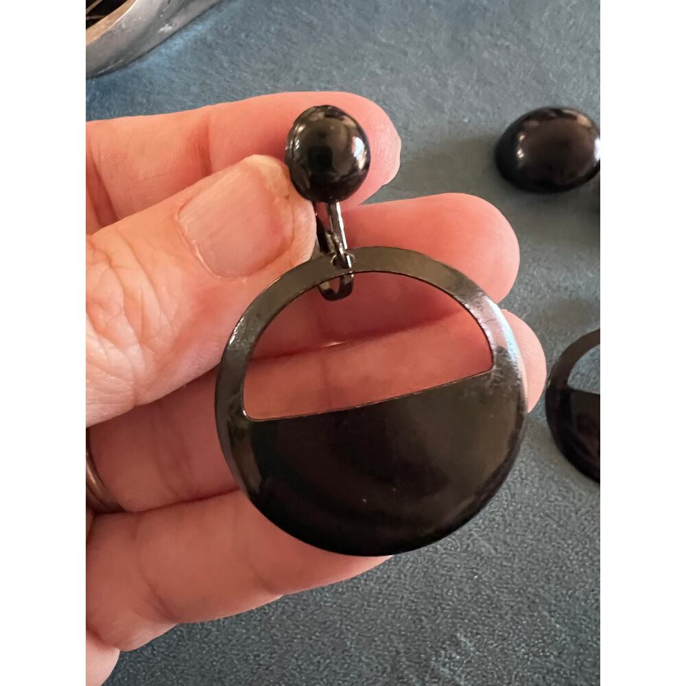 Lot of 4 Vintage Black Metal Clip-On Earrings Round Hoop Retro Jewelry Goth - Picture 3 of 6